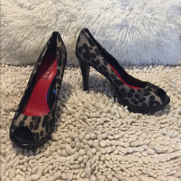 Moda Spana Cheetah Print Peep Toe Heels Sz 7